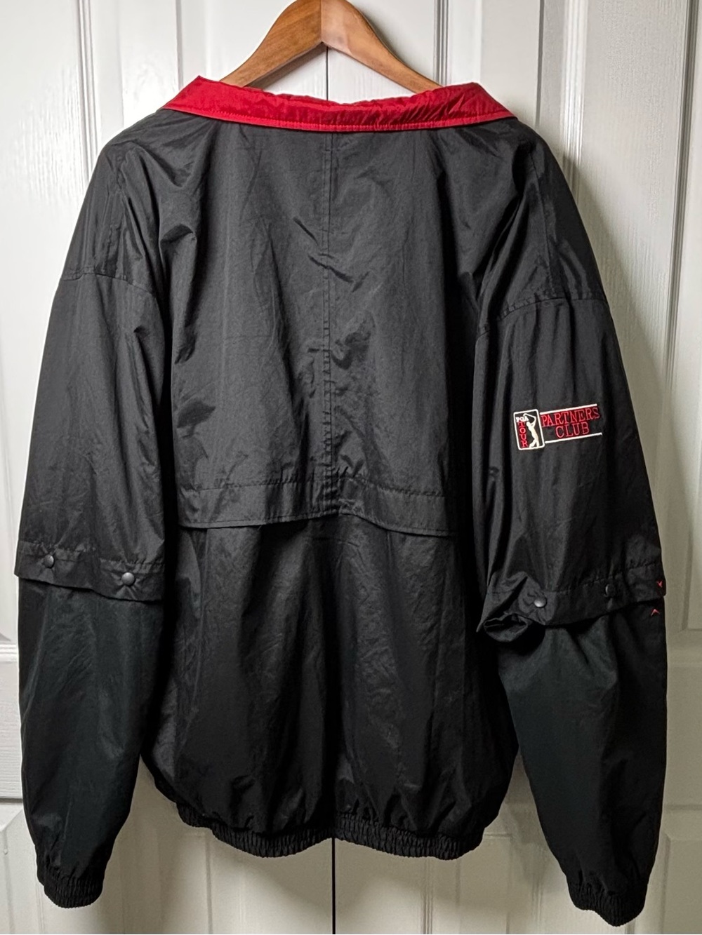 PGA TOUR XL Black & Red Convertible Windbreaker Jacket – Detachable Sleeves - Picture 3 of 12